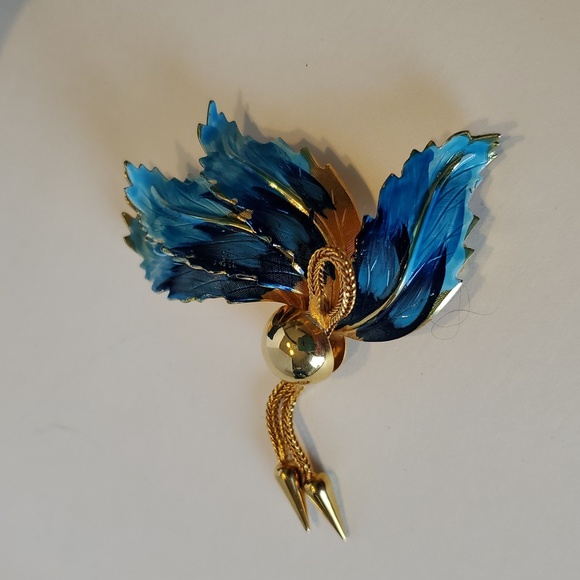 Blue and Goldtone Painted Feather Brooch 3 long x 2.25 inches wide - Picture 5 of 5
